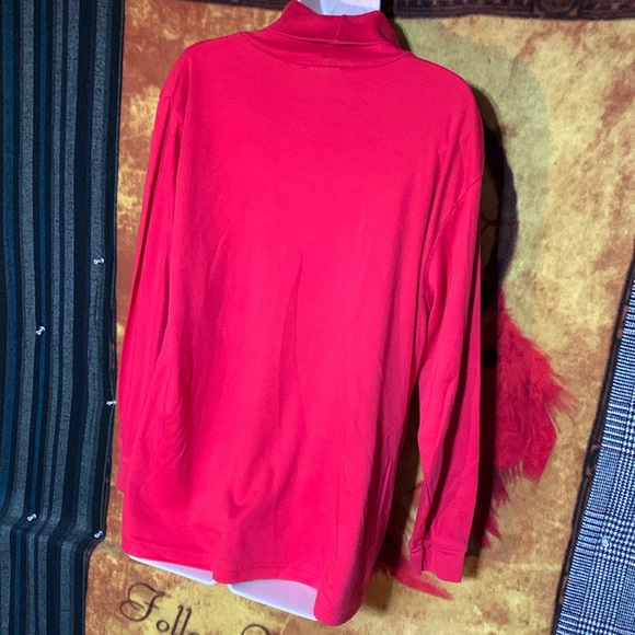 NUT CRACKER-red ‘MISTLETOE’ sewn/embroidered lightweight long sleeve turtleneck - Picture 6 of 9